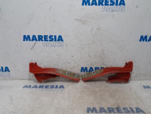 Used Bonnet Hinge Fiat Punto III (199) 0.9 TwinAir Turbo 100 Price € 30,00 Margin scheme offered by Maresia Parts