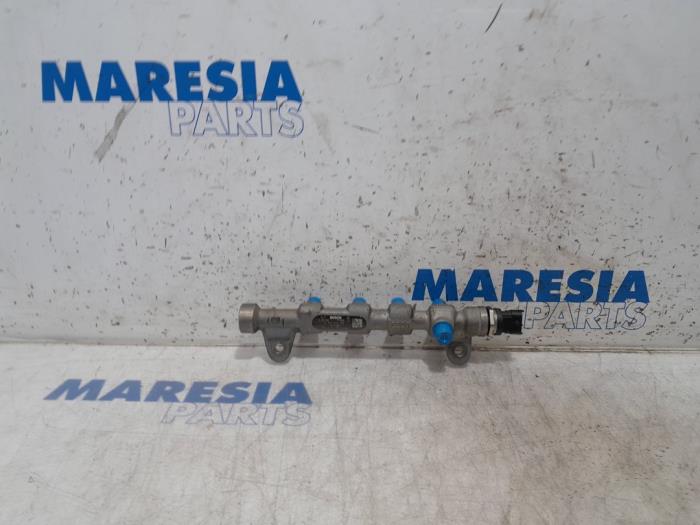 Fuel injector nozzle from a Lancia Delta (844) 1.6 D Multijet 16V 120 2009
