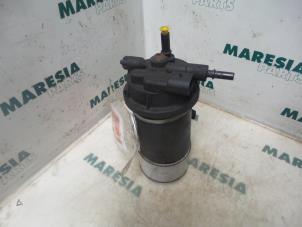 Usagé Boîtier de filtre carburant Renault Scénic II (JM) 1.9 dCi 120 Prix € 35,00 Règlement à la marge proposé par Maresia Parts