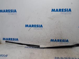 Usagé Bras essuie-glace avant Opel Vivaro 2.0 CDTI 122 Prix € 24,20 Prix TTC proposé par Maresia Parts