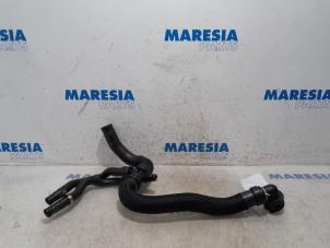 Usagé Tuyau (divers) Opel Vivaro 2.0 CDTI 122 Prix € 48,40 Prix TTC proposé par Maresia Parts