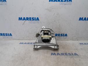 Used Engine mount Opel Vivaro 2.0 CDTI 122 Price € 60,50 Inclusive VAT offered by Maresia Parts