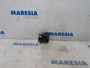 Used Airflow meter Opel Vivaro 2.0 CDTI 122 Price € 24,08 Inclusive VAT offered by Maresia Parts