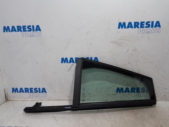 Usados Ventanilla triangular derecha detrás Citroen C4 Grand Picasso (3A) 1.6 BlueHDI 115 Precio € 35,00 Norma de margen ofrecido por Maresia Parts