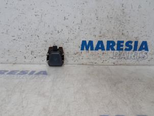 Używane Czujnik deszczu Citroen C4 Grand Picasso (3A) 1.6 BlueHDI 115 Cena € 20,00 Procedura marży oferowane przez Maresia Parts