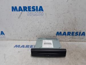 Usados Cambiador de CD Citroen C4 Grand Picasso (3A) 1.6 BlueHDI 115 Precio € 90,00 Norma de margen ofrecido por Maresia Parts
