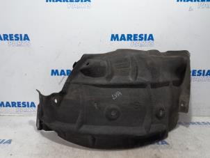 Used Wheel arch liner Renault Scénic III (JZ) 1.4 16V TCe 130 Price € 25,00 Margin scheme offered by Maresia Parts