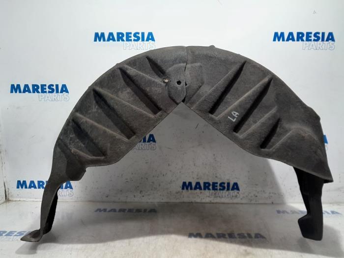 Używane Nadkole Renault Scénic III (JZ) 1.4 16V TCe 130 Cena € 25,00 Procedura marży oferowane przez Maresia Parts