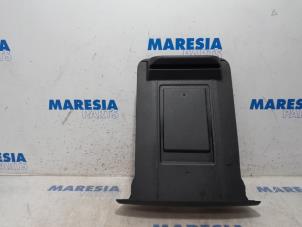 Gebrauchte Wagenheber- Set Opel Vivaro 2.0 CDTI 122 Preis € 60,50 Mit Mehrwertsteuer angeboten von Maresia Parts