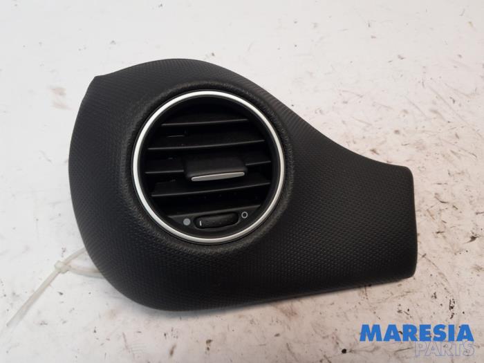 Dashboard vent from a Fiat Punto III (199) 0.9 TwinAir Turbo 100 2014