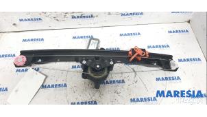 Used Window mechanism 4-door, front right Fiat Punto III (199) 0.9 TwinAir Turbo 100 Price € 30,00 Margin scheme offered by Maresia Parts