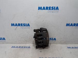 Used Front brake calliper, right Peugeot Boxer (U9) 2.2 HDi 110 Euro 5 Price € 90,75 Inclusive VAT offered by Maresia Parts