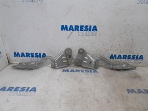 Used Bonnet Hinge Renault Twingo II (CN) 1.2 16V Price € 20,00 Margin scheme offered by Maresia Parts