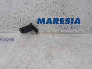 Used Air mass meter Peugeot 308 SW (L4/L9/LC/LJ/LR) 1.6 BlueHDi 120 Price € 30,00 Margin scheme offered by Maresia Parts