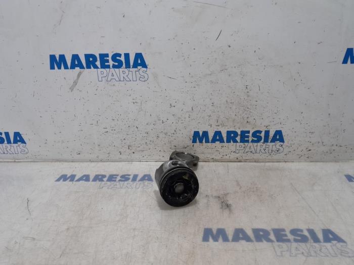 Usados Pistón Renault Kangoo Express (FW) 1.5 dCi 75 FAP Precio € 60,50 IVA incluido ofrecido por Maresia Parts