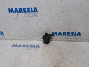 Usagé Pompe à eau supplémentaire Renault Megane III Coupe (DZ) 1.4 16V TCe 130 Prix € 25,00 Règlement à la marge proposé par Maresia Parts