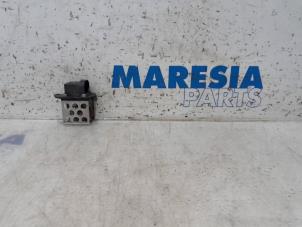 Used Cooling fan resistor Renault Megane III Coupe (DZ) 1.4 16V TCe 130 Price € 20,00 Margin scheme offered by Maresia Parts