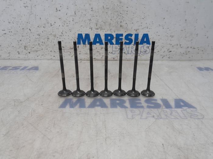 Gebrauchte Einlassventil Renault Megane IV (RFBB) 1.2 Energy TCE 130 Preis € 50,00 Margenregelung angeboten von Maresia Parts