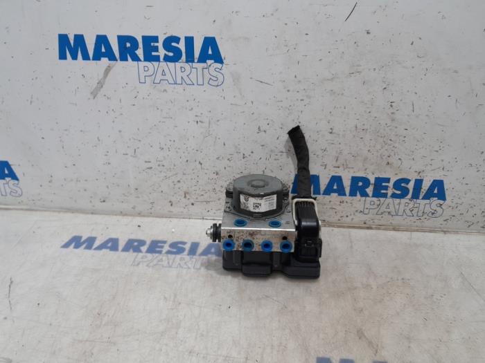 Begagnade ABS-pump Peugeot 308 SW (L4/L9/LC/LJ/LR) 1.6 BlueHDi 120 Pris € 183,75 Marginaltabell erbjuds av Maresia Parts