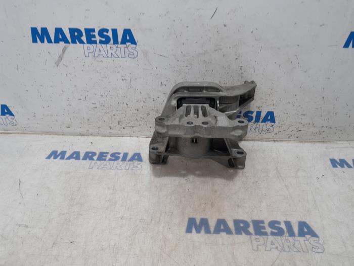 Used Engine mount Peugeot 308 SW (L4/L9/LC/LJ/LR) 1.6 BlueHDi 120 Price € 29,00 Margin scheme offered by Maresia Parts