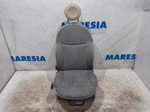 Używane Fotel lewy Fiat 500 (312) 1.4 16V Cena € 157,50 Procedura marży oferowane przez Maresia Parts