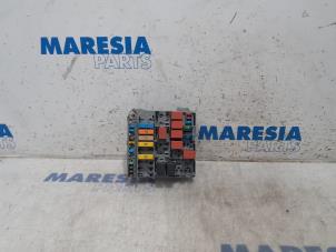 Usagé Porte fusible Fiat 500 (312) 1.2 69 Prix € 60,00 Règlement à la marge proposé par Maresia Parts