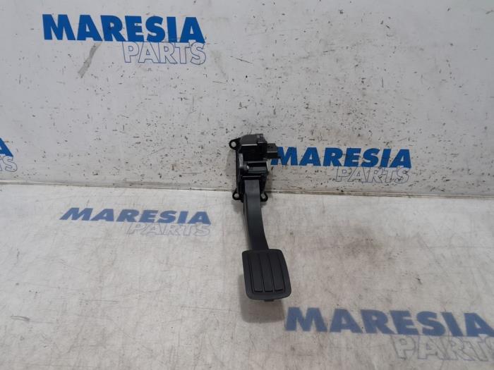 Begagnade Gaspedalsensor Peugeot 308 SW (L4/L9/LC/LJ/LR) 1.6 BlueHDi 120 Pris € 17,50 Marginaltabell erbjuds av Maresia Parts