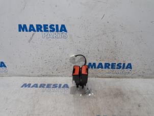 Used Rear seatbelt buckle, right Peugeot 308 SW (L4/L9/LC/LJ/LR) 1.6 BlueHDi 120 Price € 50,00 Margin scheme offered by Maresia Parts