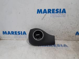 Usagé Grille aération tableau de bord Fiat Punto III (199) 0.9 TwinAir Turbo 100 Prix € 25,00 Règlement à la marge proposé par Maresia Parts