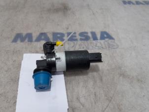 Used Windscreen washer pump Renault Scénic III (JZ) 1.4 16V TCe 130 Price € 10,00 Margin scheme offered by Maresia Parts
