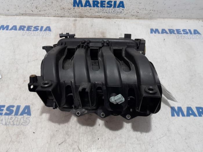 Używane Kolektor dolotowy Renault Modus/Grand Modus (JP) 1.2 16V Cena € 50,00 Procedura marży oferowane przez Maresia Parts