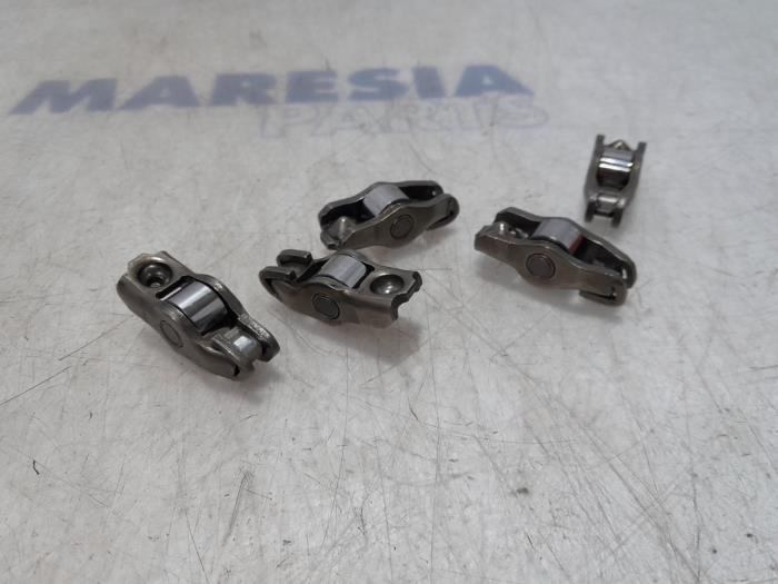 Usagé Culbuteur Peugeot Expert (G9) 1.6 HDi 90 Prix € 24,20 Prix TTC proposé par Maresia Parts