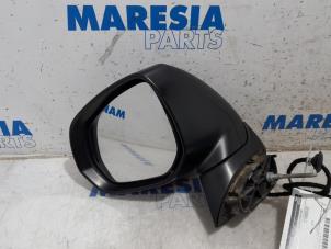 Used Wing mirror, left Peugeot 5008 I (0A/0E) 1.6 HDiF 16V Price € 105,00 Margin scheme offered by Maresia Parts