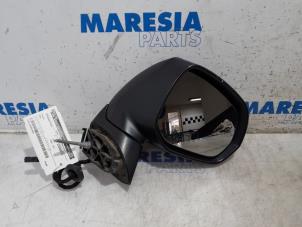 Usagé Rétroviseur extérieur droit Peugeot 5008 I (0A/0E) 1.6 HDiF 16V Prix € 105,00 Règlement à la marge proposé par Maresia Parts