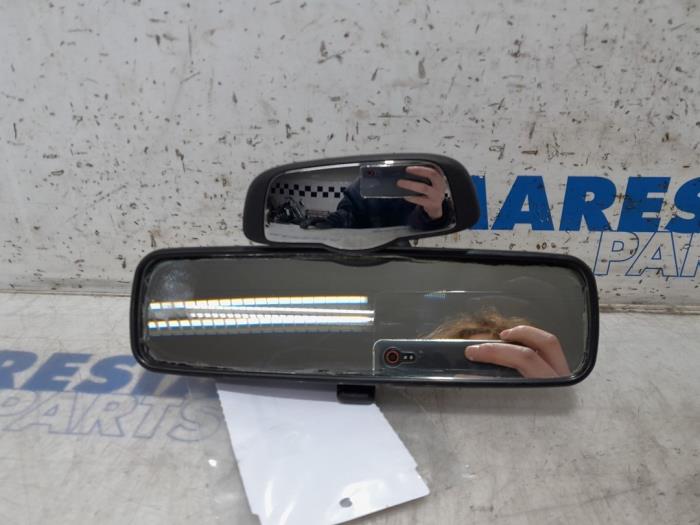 Rear view mirror from a Peugeot 5008 I (0A/0E) 1.6 HDiF 16V 2011