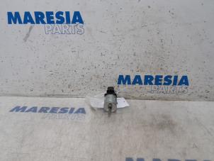 Used Ignition lock + key Peugeot 5008 I (0A/0E) 1.6 HDiF 16V Price € 40,00 Margin scheme offered by Maresia Parts