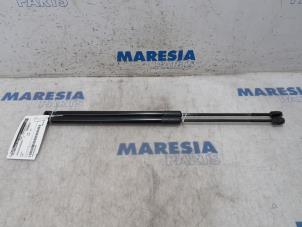 Used Set of gas struts for boot Peugeot 5008 I (0A/0E) 1.6 HDiF 16V Price € 25,00 Margin scheme offered by Maresia Parts