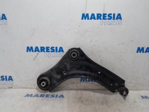 Used Front lower wishbone, right Renault Scénic III (JZ) 1.4 16V TCe 130 Price € 25,00 Margin scheme offered by Maresia Parts