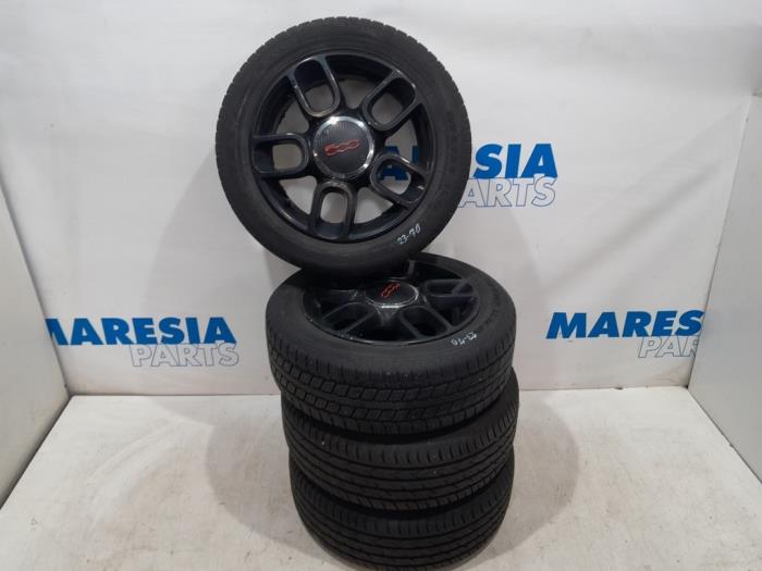 Set of sports wheels from a Fiat 500 (312) 1.2 69 2008