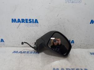 Usagé Rétroviseur extérieur droit Renault Scénic III (JZ) 1.4 16V TCe 130 Prix € 90,00 Règlement à la marge proposé par Maresia Parts