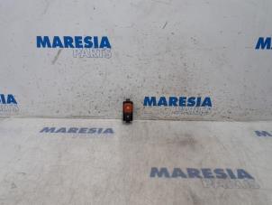 Used Panic lighting switch Renault Scénic III (JZ) 1.4 16V TCe 130 Price € 10,00 Margin scheme offered by Maresia Parts