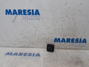 Used On-board computer switch Renault Scénic III (JZ) 1.4 16V TCe 130 Price € 25,00 Margin scheme offered by Maresia Parts