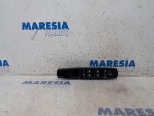 Used Multi-functional window switch Renault Scénic III (JZ) 1.4 16V TCe 130 Price € 30,00 Margin scheme offered by Maresia Parts