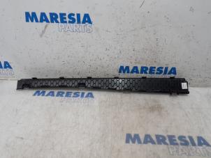 Used Right blind Renault Scénic III (JZ) 1.4 16V TCe 130 Price € 65,00 Margin scheme offered by Maresia Parts