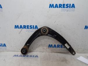 Used Front lower wishbone, right Peugeot 5008 I (0A/0E) 1.6 HDiF 16V Price € 25,00 Margin scheme offered by Maresia Parts