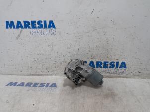 Used Front wiper motor Peugeot 5008 I (0A/0E) 1.6 HDiF 16V Price € 49,99 Margin scheme offered by Maresia Parts