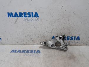 Used Alternator lower bracket Peugeot 5008 I (0A/0E) 1.6 HDiF 16V Price € 20,00 Margin scheme offered by Maresia Parts