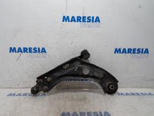 Usagé Bras de suspension bas avant gauche Citroen C4 Grand Picasso (3A) 1.6 BlueHDI 120 Prix € 35,00 Règlement à la marge proposé par Maresia Parts