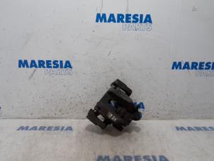 Używane Zacisk hamulcowy prawy przód Citroen C4 Grand Picasso (3A) 1.6 BlueHDI 120 Cena € 50,00 Procedura marży oferowane przez Maresia Parts