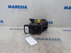 Usagé Réservoir filtre à particules Citroen C4 Grand Picasso (3A) 1.6 BlueHDI 120 Prix € 210,00 Règlement à la marge proposé par Maresia Parts